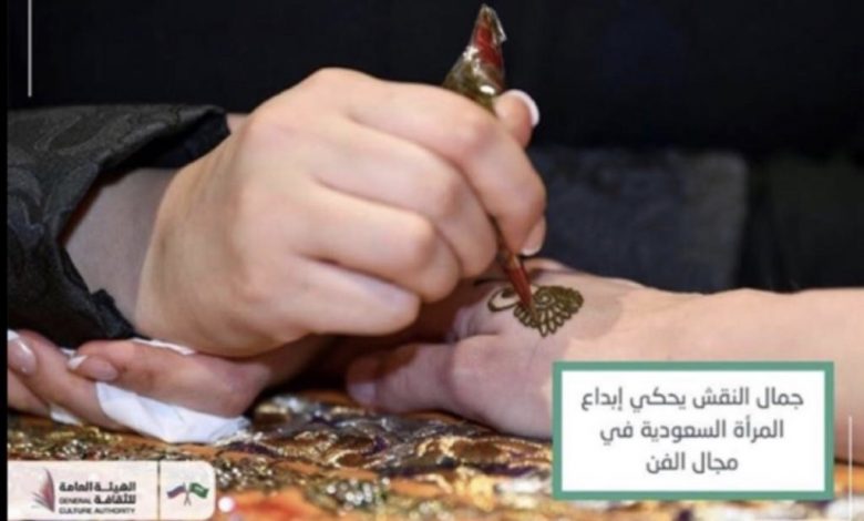 Photo of إيمان آل راشد…”حنّاية” سعودية تجمع ثقافات مختلفة في نقوشها