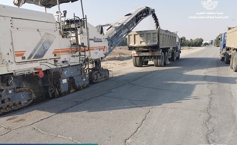 Photo of بدء أعمال صيانة مدخل حلة محيش من الجهة الغربية بطول ١٠٠٠م