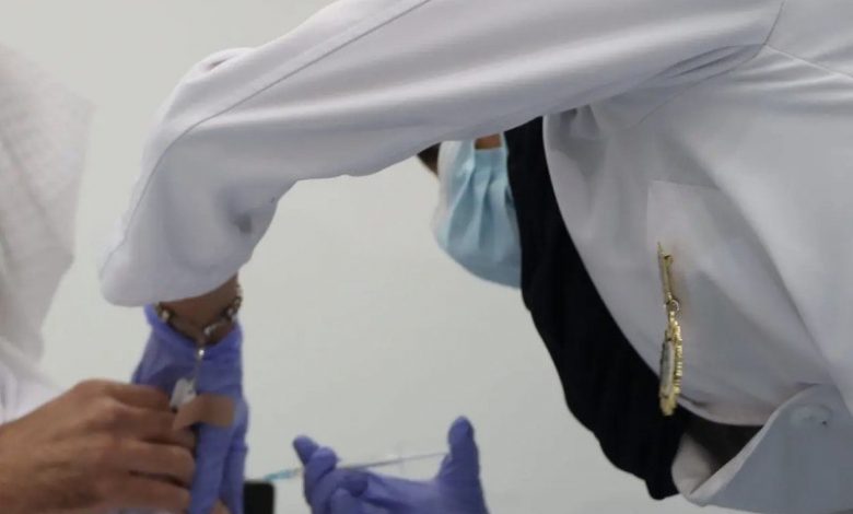 Photo of «الصحة»: لا ظهور لأعراض غير متوقعة على من تلقوا لقاح «كورونا»