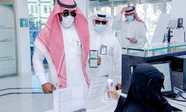 Photo of بدء تفعيل تطبيق ”توكلنا“ بأسواق ومجمعات الشرقية