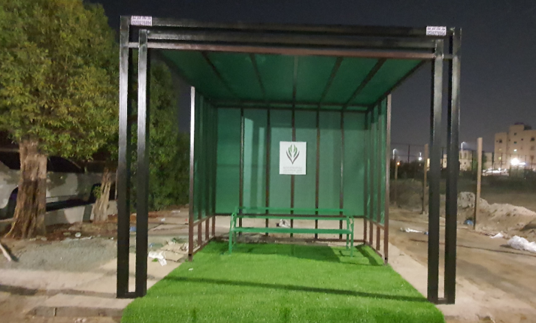 Photo of بالصور .. تطوير مظلة الانتظار بالقرب من الشارع العام
