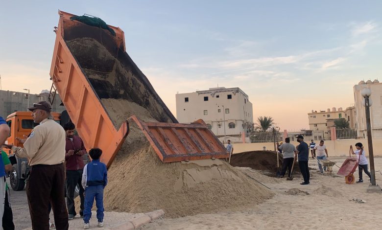 Photo of بالصور.. عمل دؤوب من المتطوعين في مبادرة تشجير المركز الصحي بحلة محيش