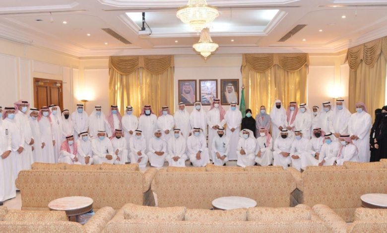 Photo of محافظ القطيف يلتقي بجمعيات ولجان التنمية بالقطيف