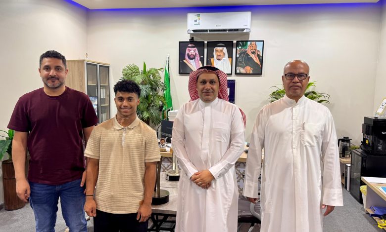 Photo of نادي الأزهر الرياضي يكرّم البطل محمد آل عجيان تقديرًا لإنجازاته الآسيوية